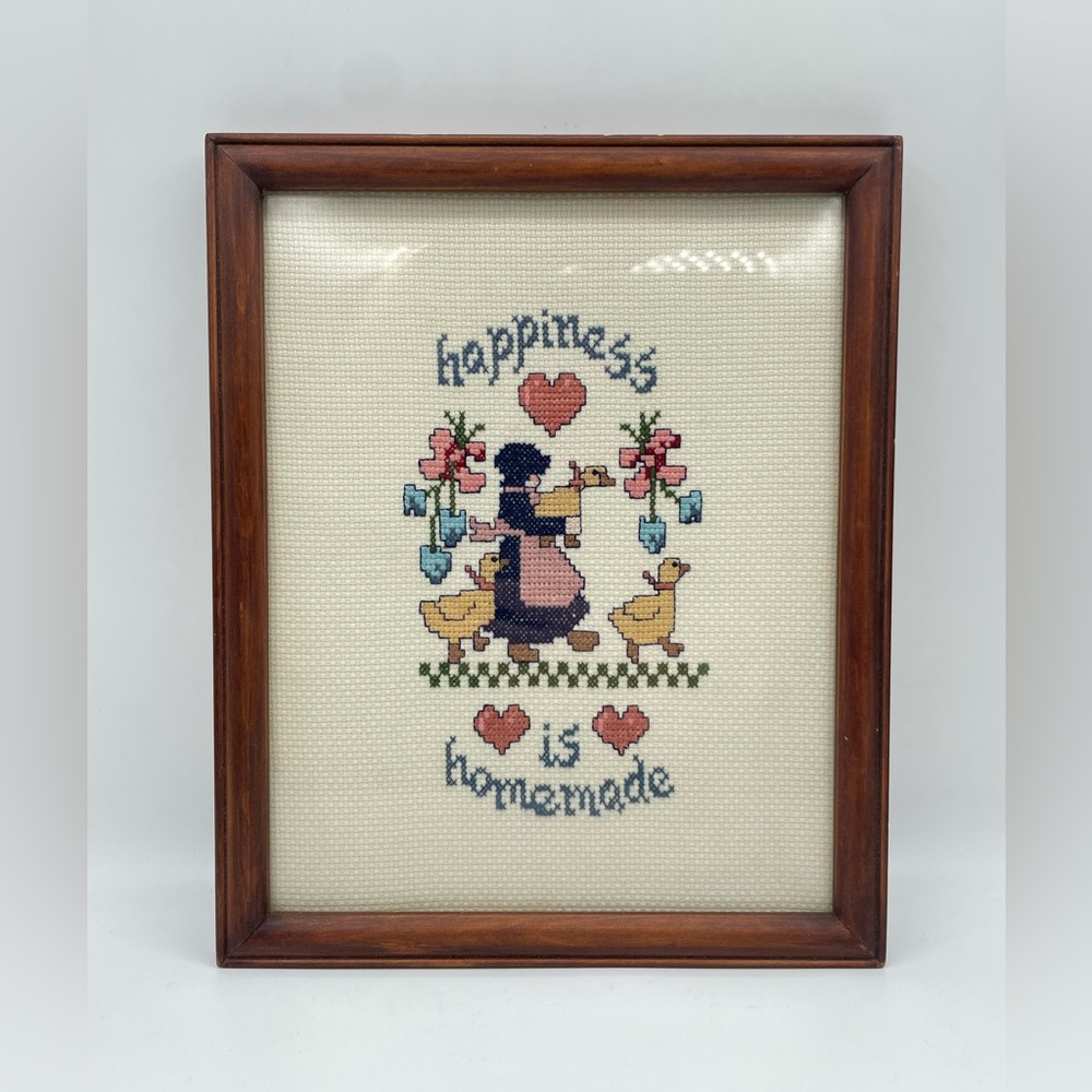 Handcrafted 'Happiness Is Homemade' Cross-Stitch Wall Tapestry - Multicolor